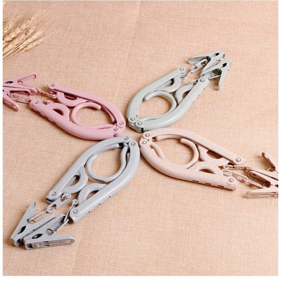 Travel Hangers Folding Hangers with 16 Clips Portable
Clothes Hangers, Non-Slip - Picture 7 of 7